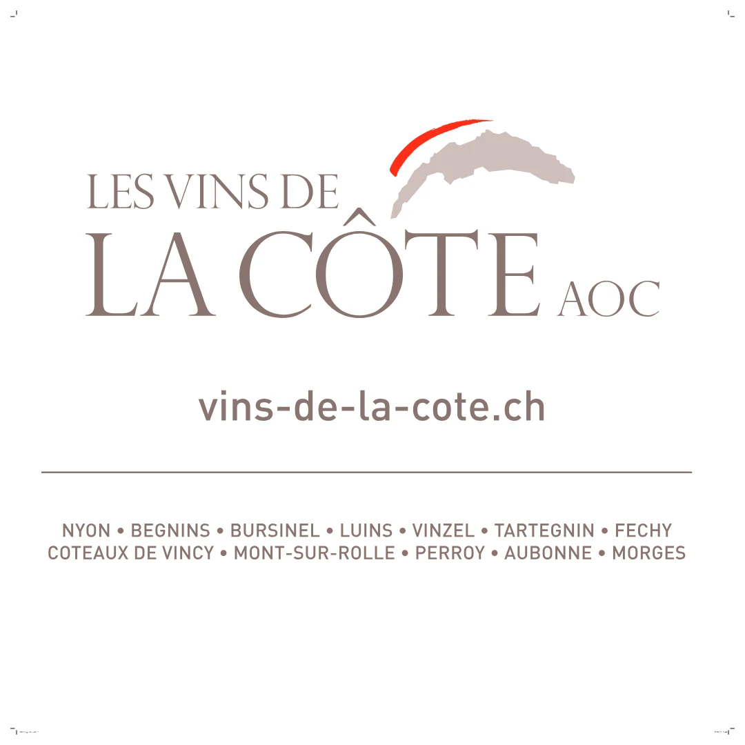 Panneau carré du bar : logo Les Vins de La Côte AOC, vins-de-la-cote.ch et liste des lieux de la région